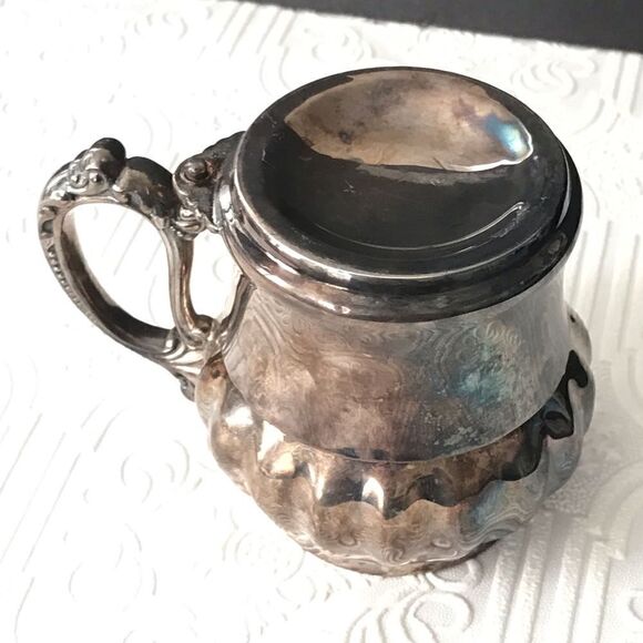 Antique Pairpoint Quadruple Silver Plate Handheld Oil Lamp with Cup - Picture 13 of 16